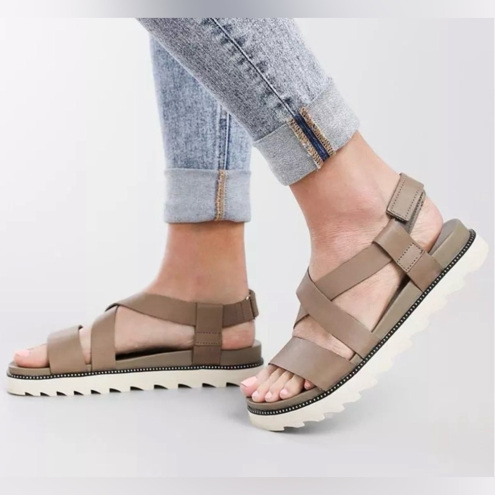 SOREL “THE ROAMER” ROAMING CRISS CROSS SANDAL LEATHER PLATFORM SANDAL KHAKI II
